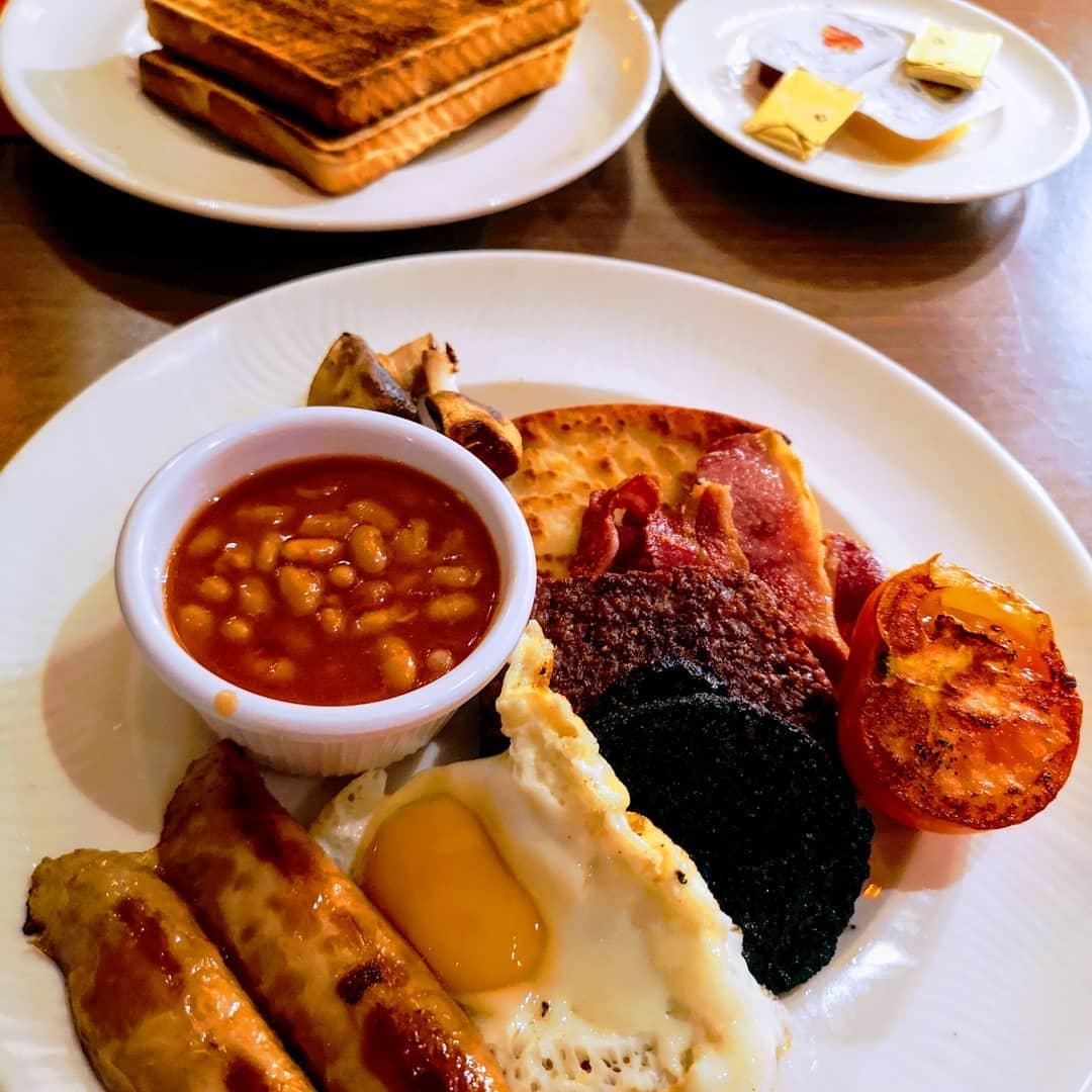  - Back to work with the fear? Would you burst the yolk and spread it on or just go for it and put the other bit of toast on and see what happens? See pic 2.